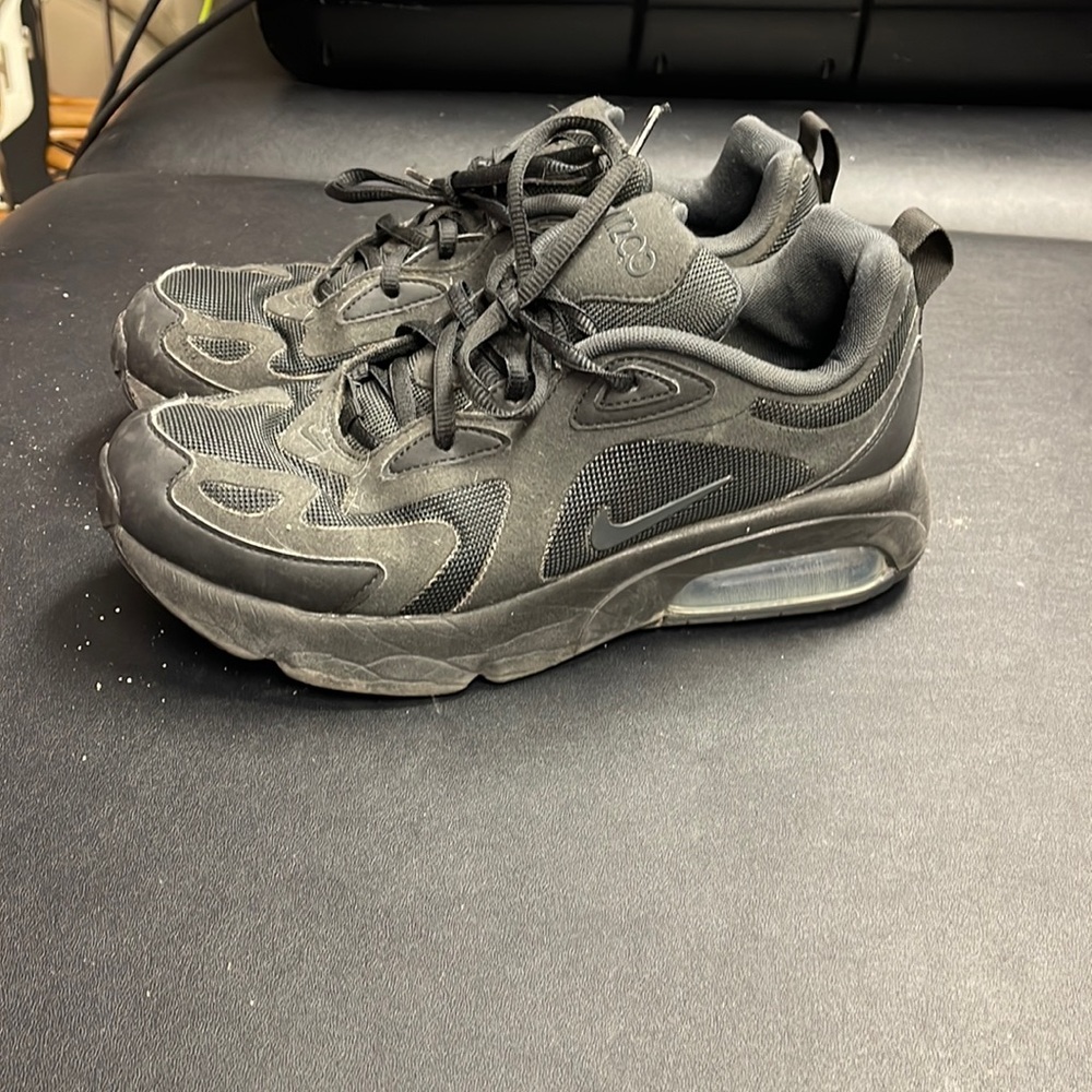 Nike air 200 shoes youth